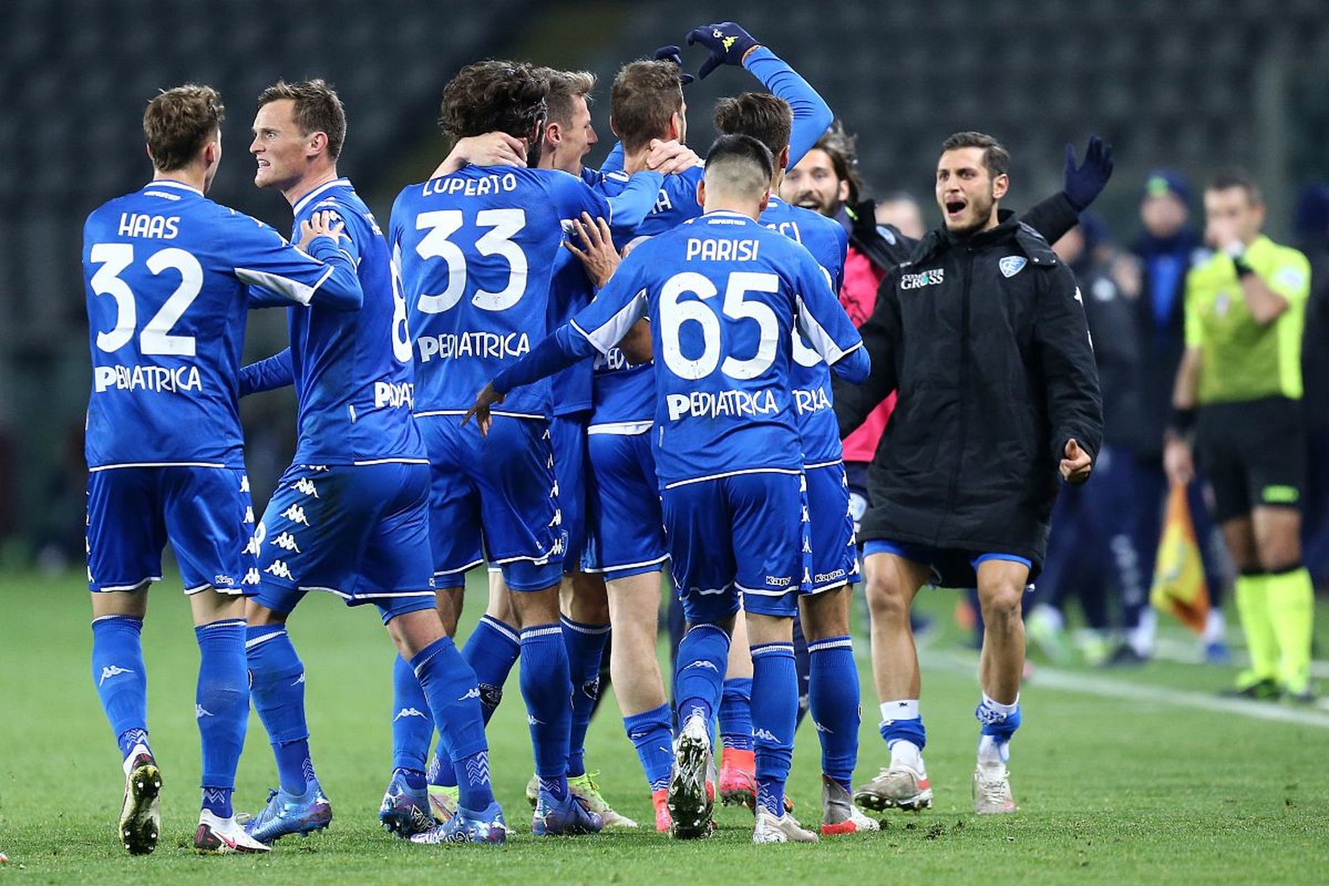 以其卓越的 以其卓越的